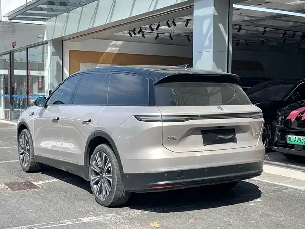 NIO ES8 2024