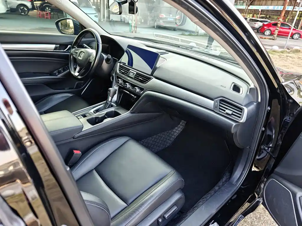Honda Accord 2022 — фото 17