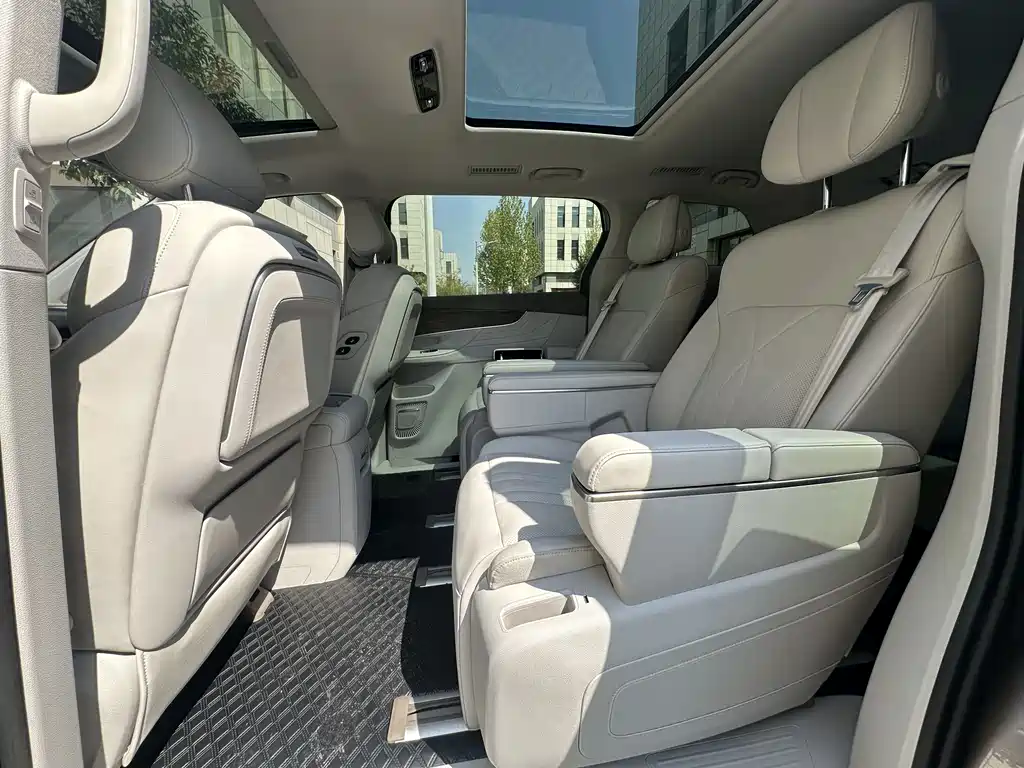 Roewe iMAX8 New Energy 2025 — фото 14