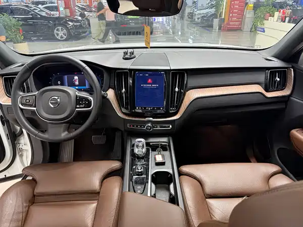 Volvo XC60 2022