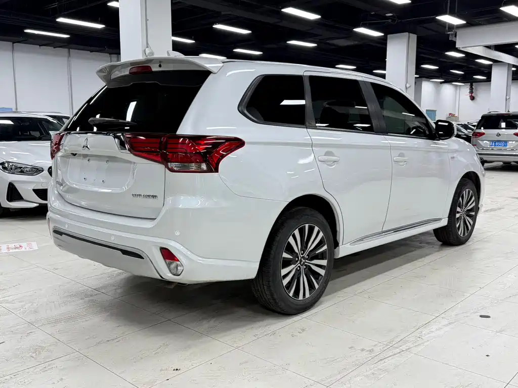Mitsubishi Outlander 2021