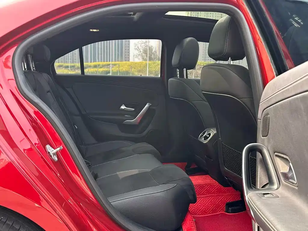 Mercedes-Benz A-Class 2019 — фото 11