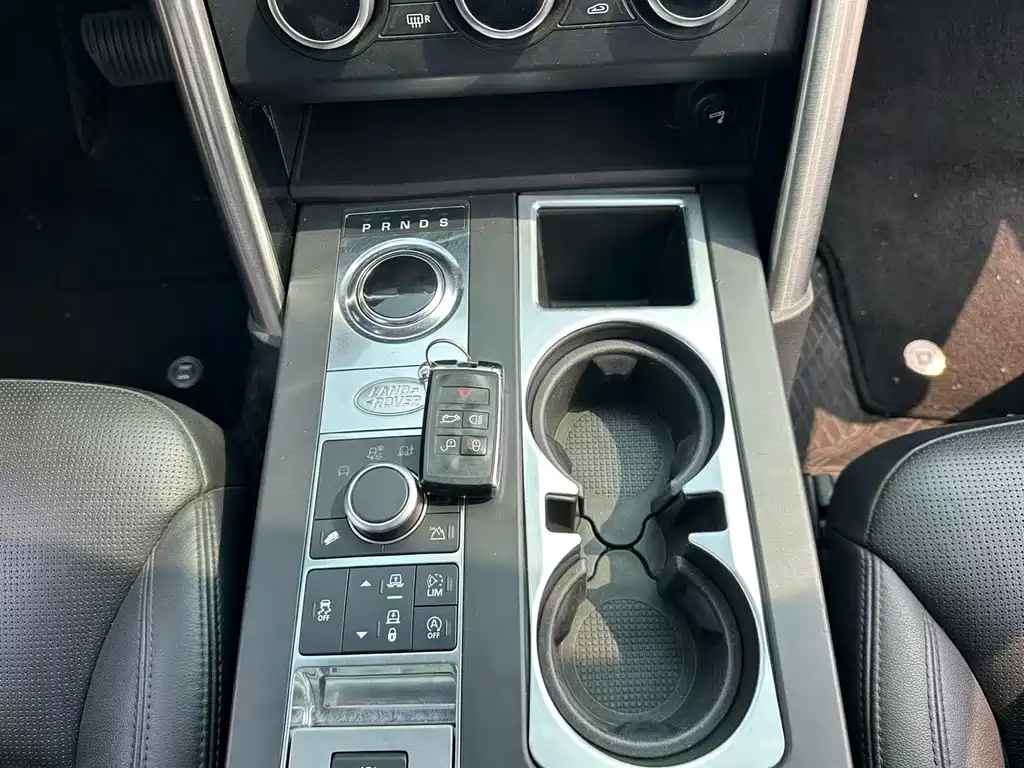 Land Rover Discovery 2018 — фото 13