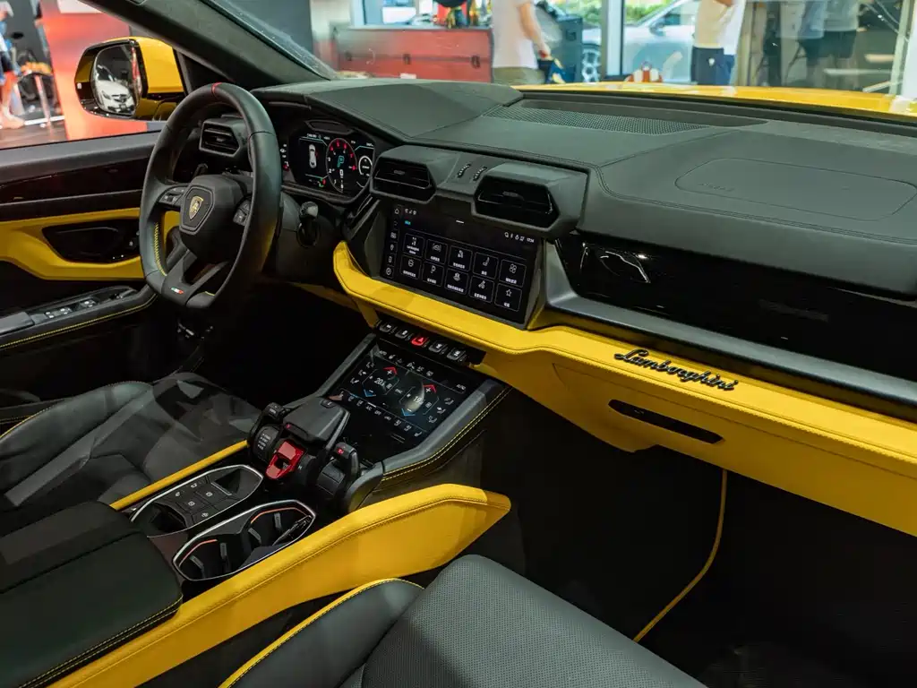 Lamborghini Urus SE 2025 — фото 18