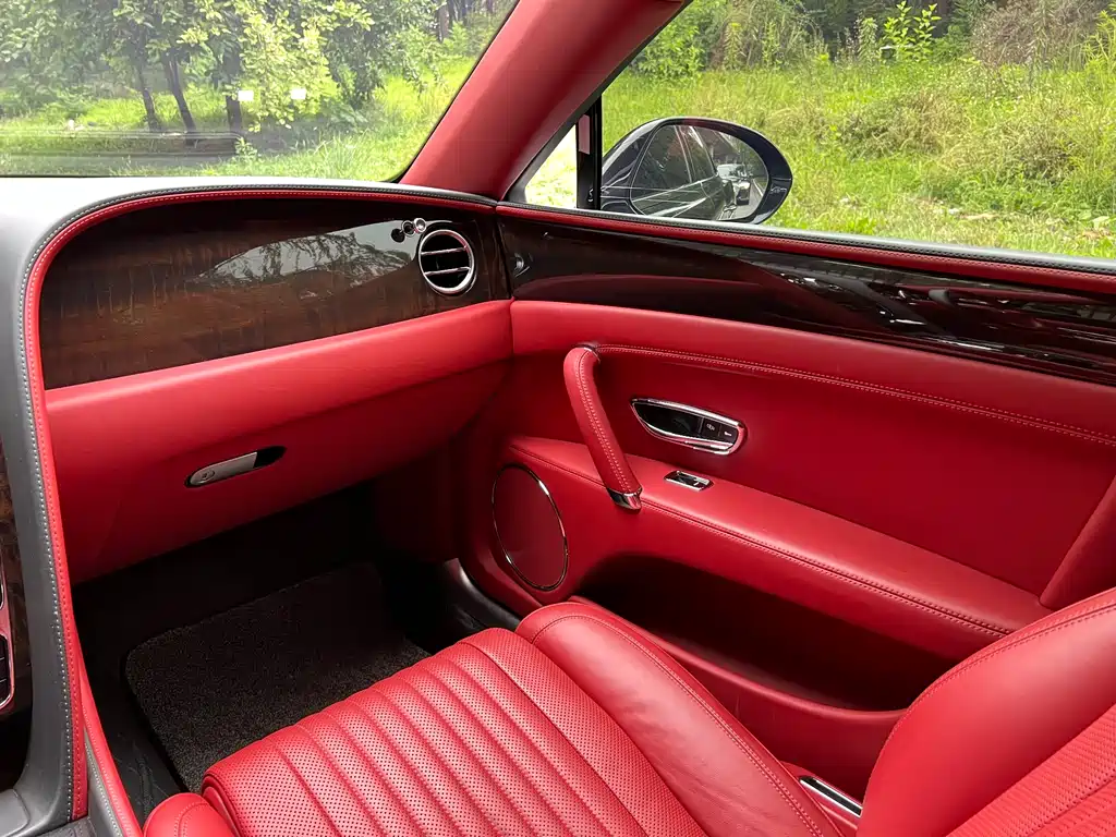 Bentley Flying Spur 2018 — фото 17