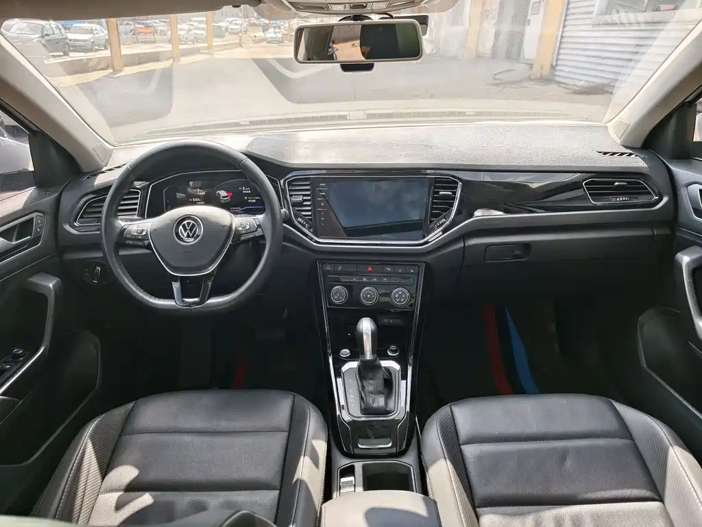 Volkswagen T-Roc 2023 — фото 12