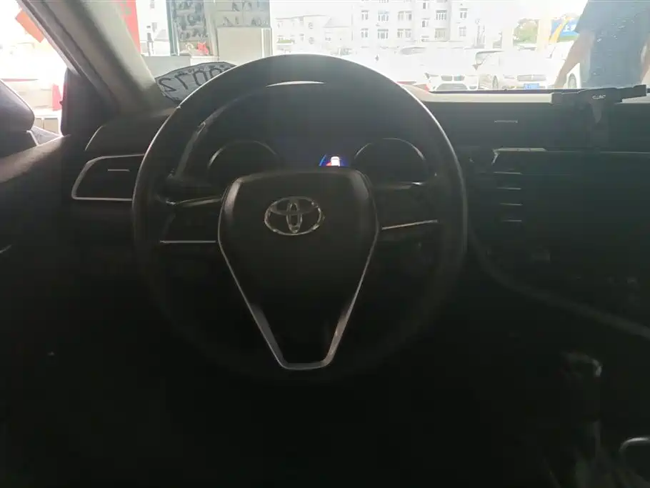 Toyota Camry 2019 — фото 15