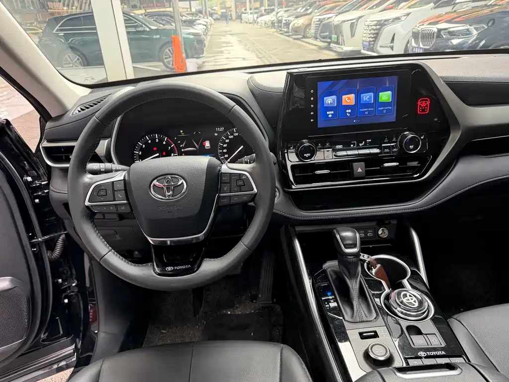 Toyota Highlander 2023 — фото 13