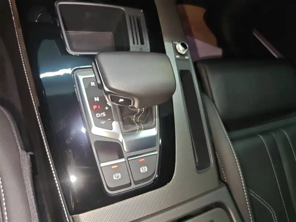 Audi Q5L 2023 — фото 14