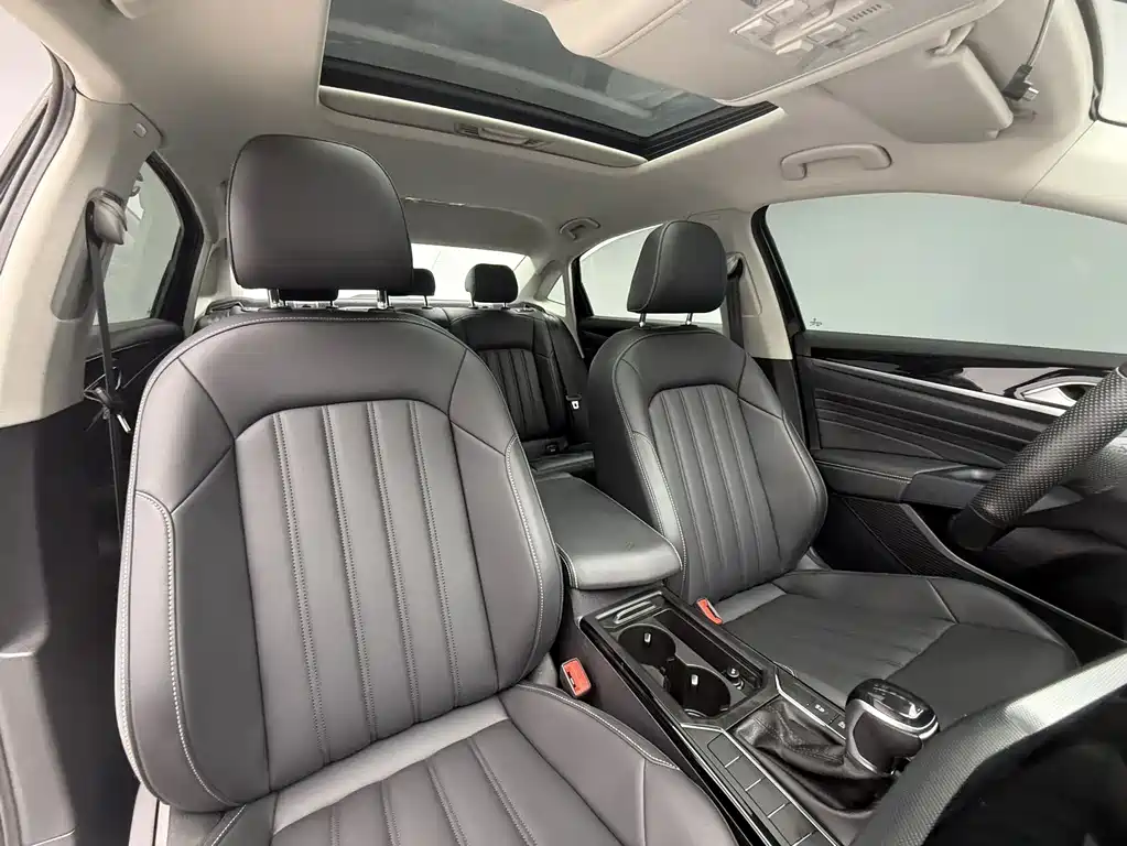 Volkswagen Passat 2023 — фото 16