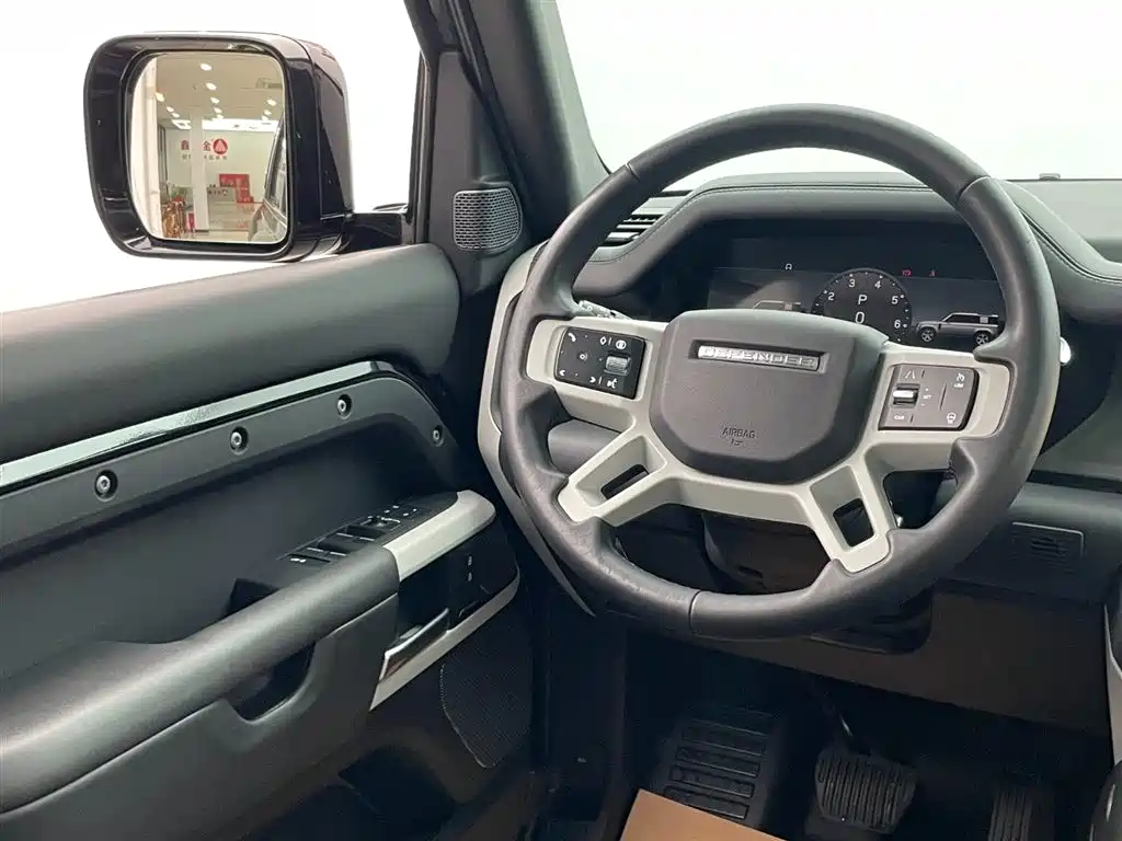 Land Rover Defender 2023 — фото 29