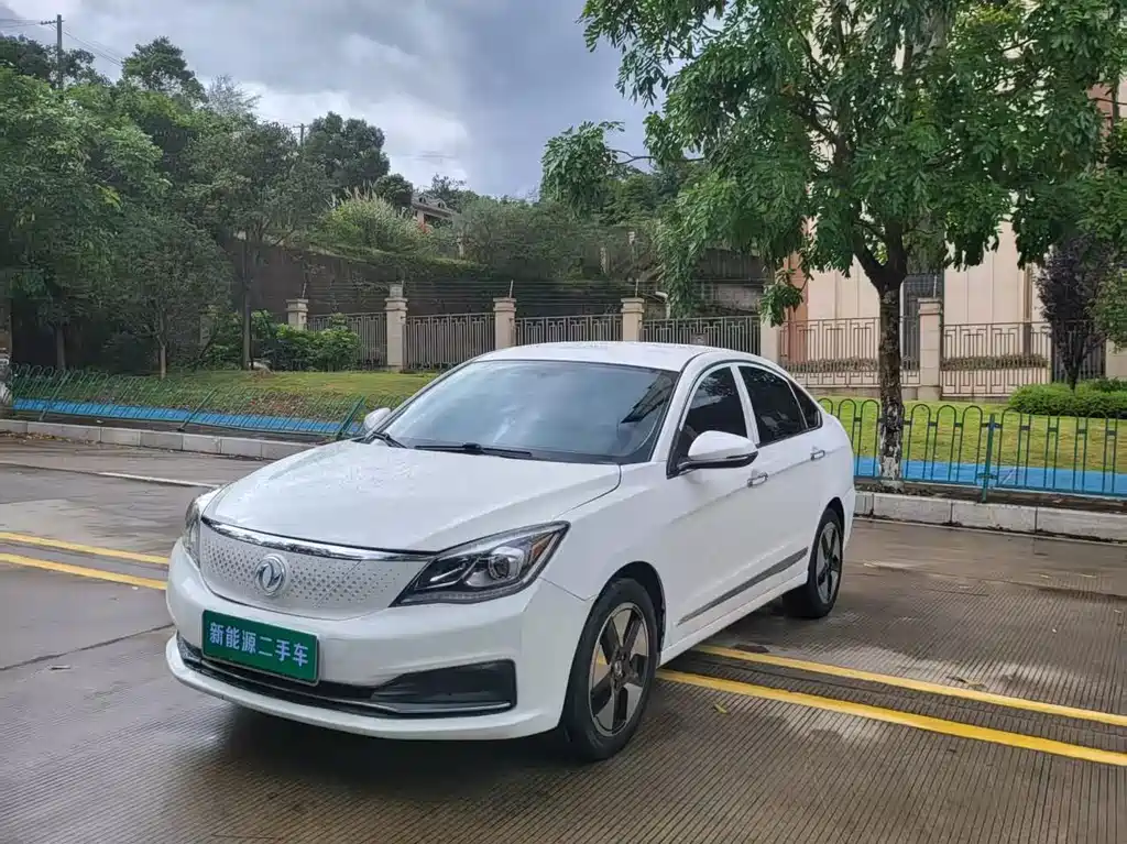 Dongfeng E70 2021