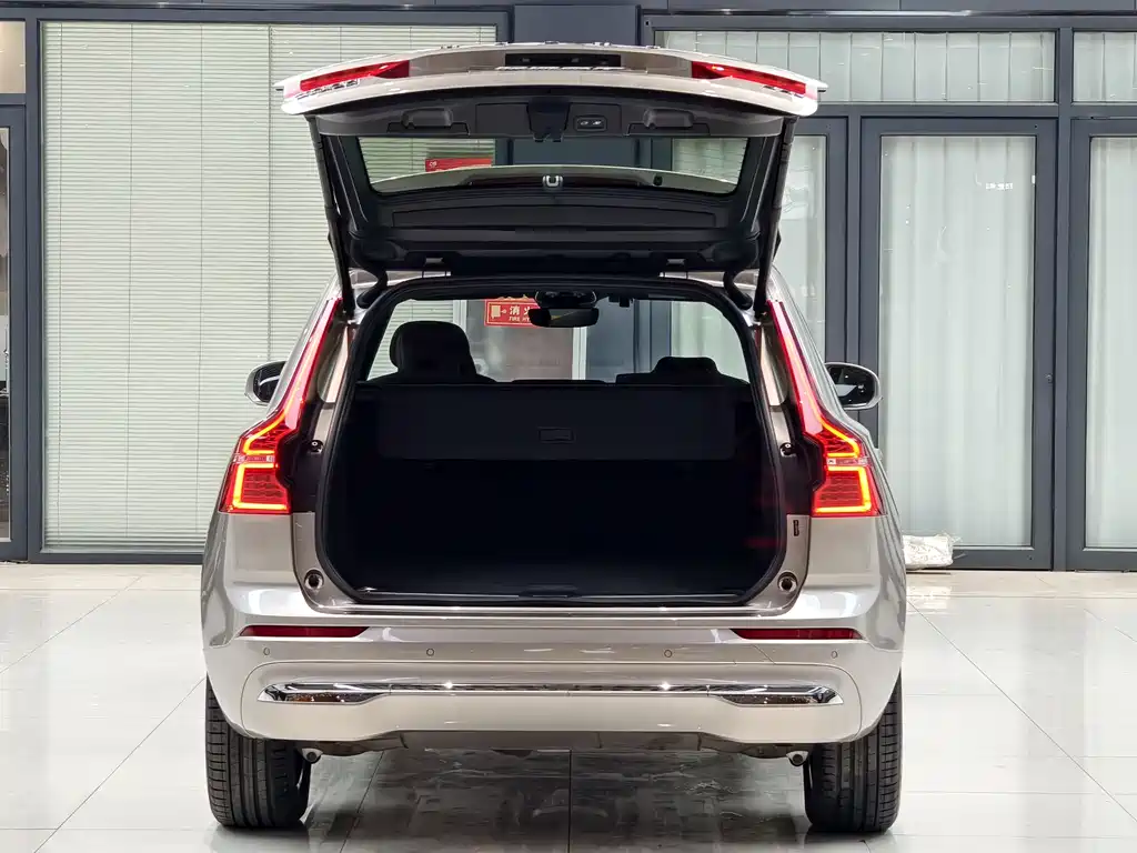 Volvo XC60 2025 — фото 13