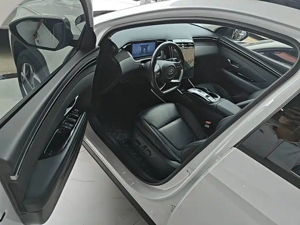 Hyundai Tucson 2023 — фото 16