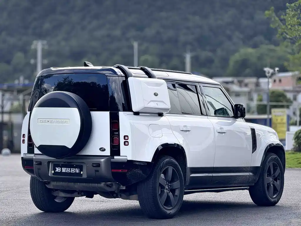 Land Rover Defender 2023 — фото 9