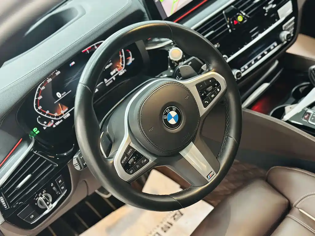 BMW 5 Series 2023 — фото 14