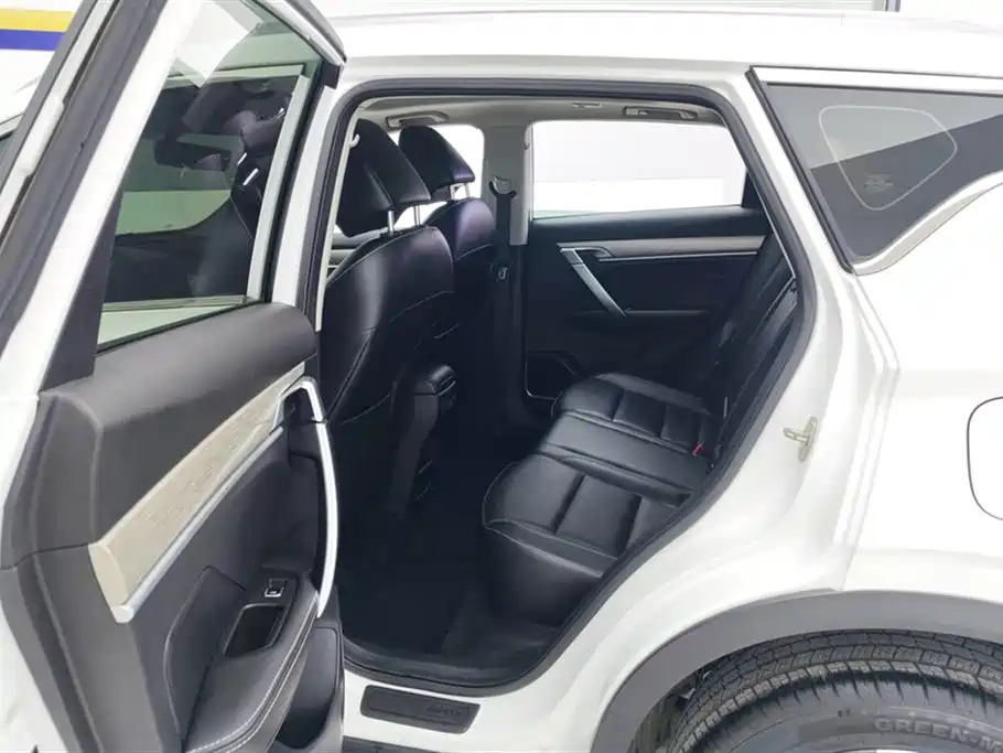 Geely Binyue 2019 — фото 11