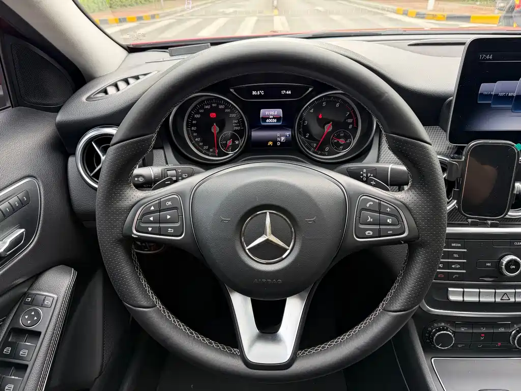 Mercedes-Benz GLA 2018 — фото 10
