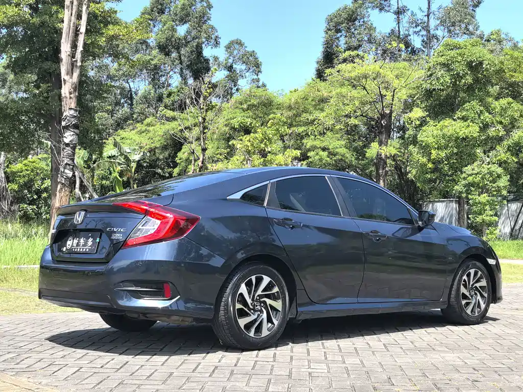 Honda Civic 2018 — фото 11