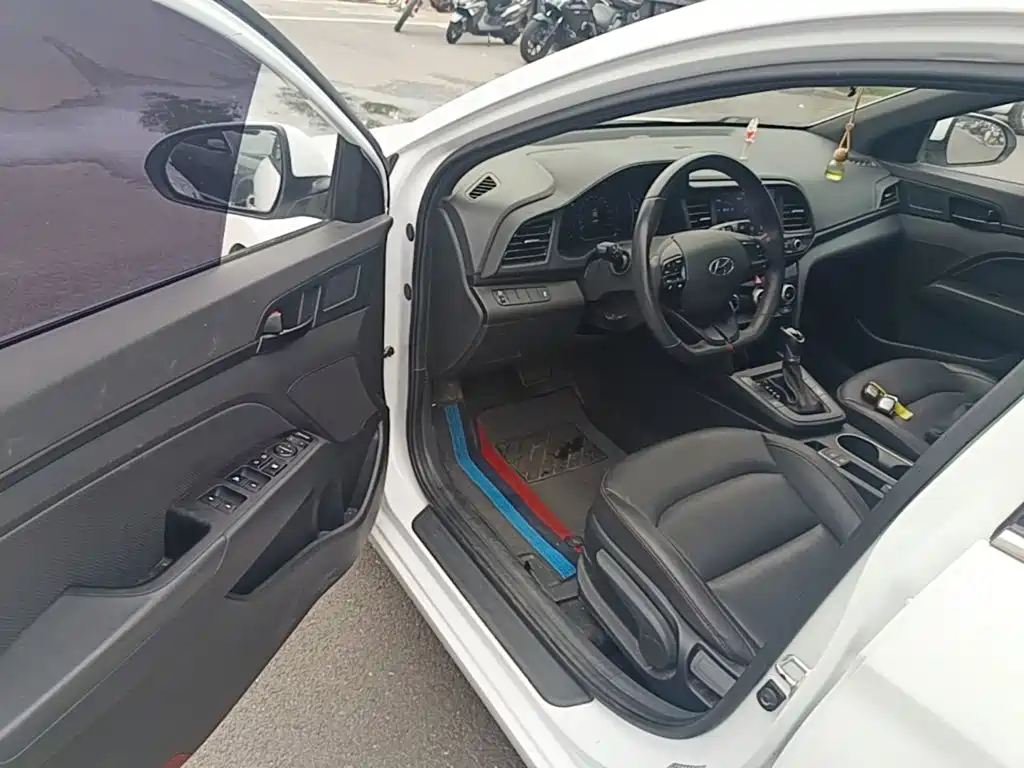 Hyundai Elantra 2020 — фото 16