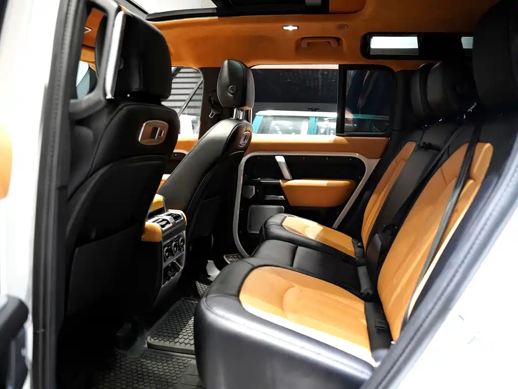 Land Rover Defender 2021 — фото 12