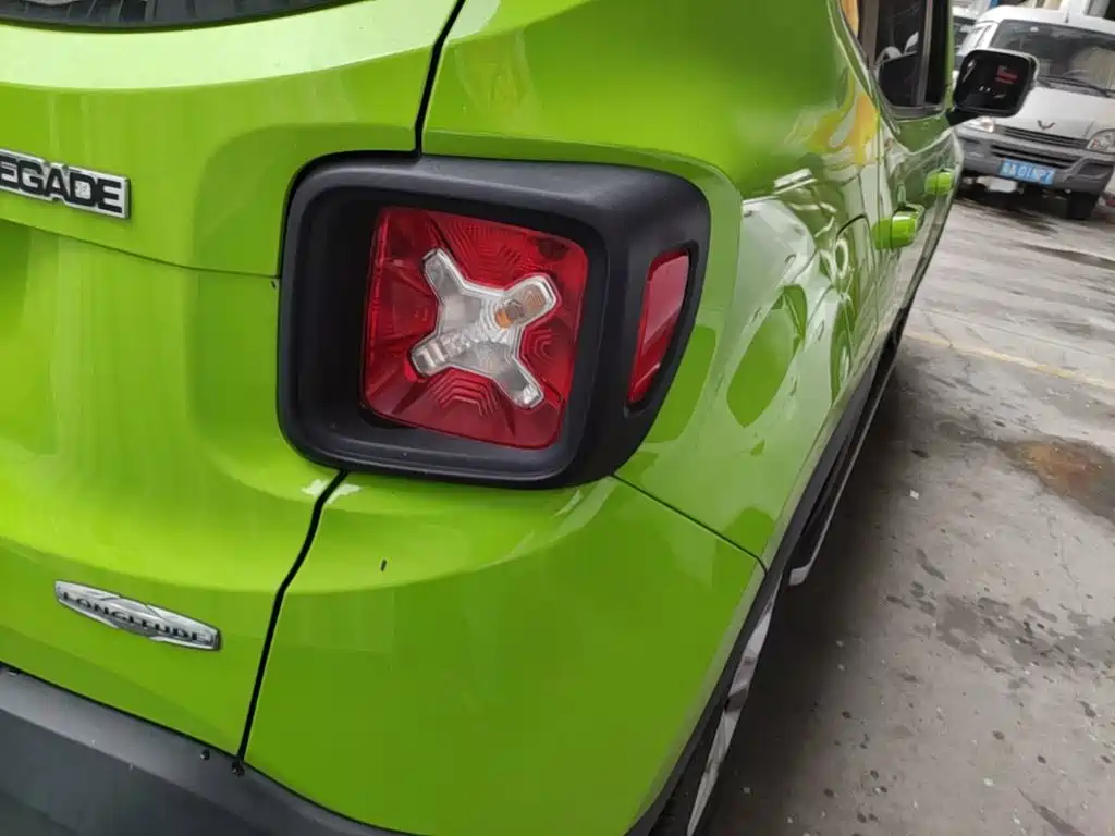 Jeep Renegade 2017 — фото 24