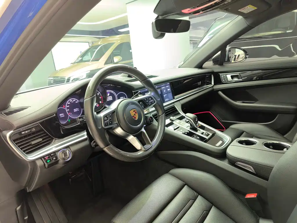 Porsche Panamera 2018 — фото 16