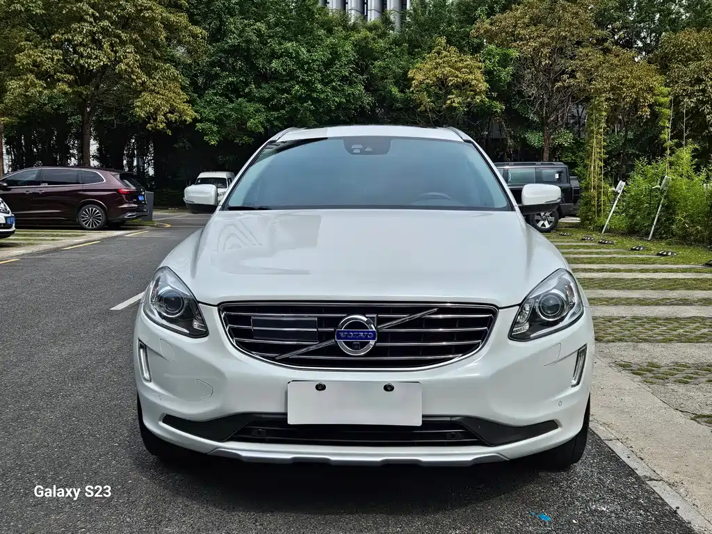 Volvo XC60 2017 — фото 2