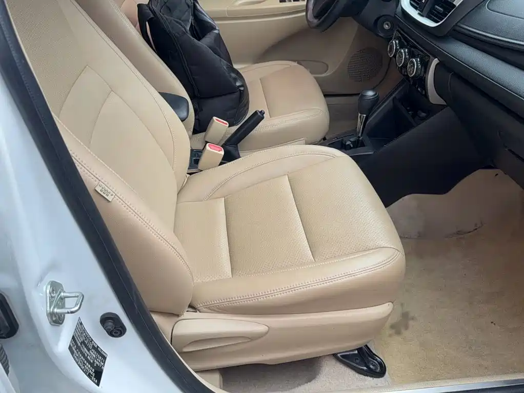 Toyota Yaris L 2019 — фото 12