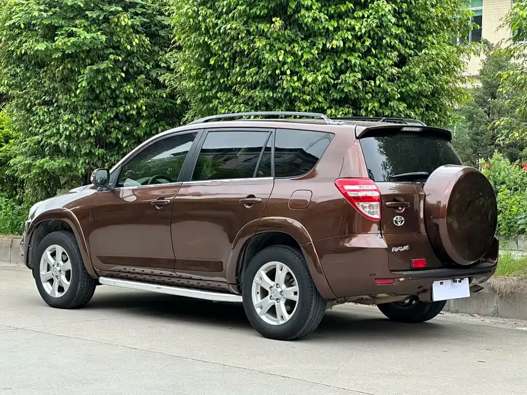 Toyota RAV4 2012 — фото 11