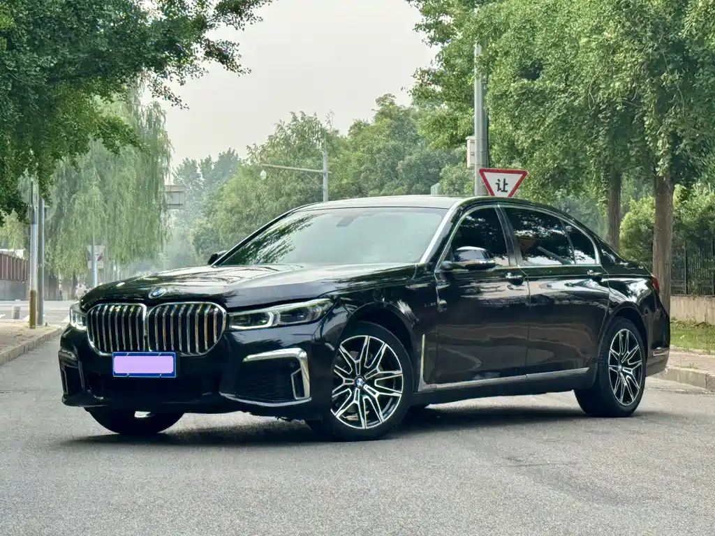 BMW 7 Series 2014 — фото 1