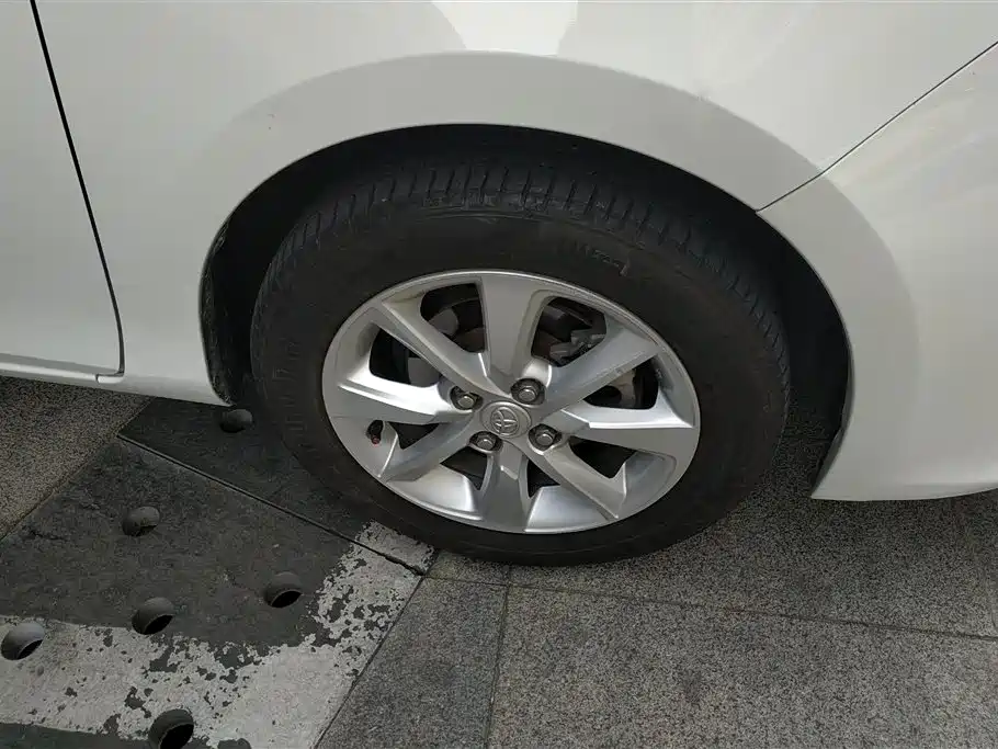 Toyota Yaris L 2014 — фото 6