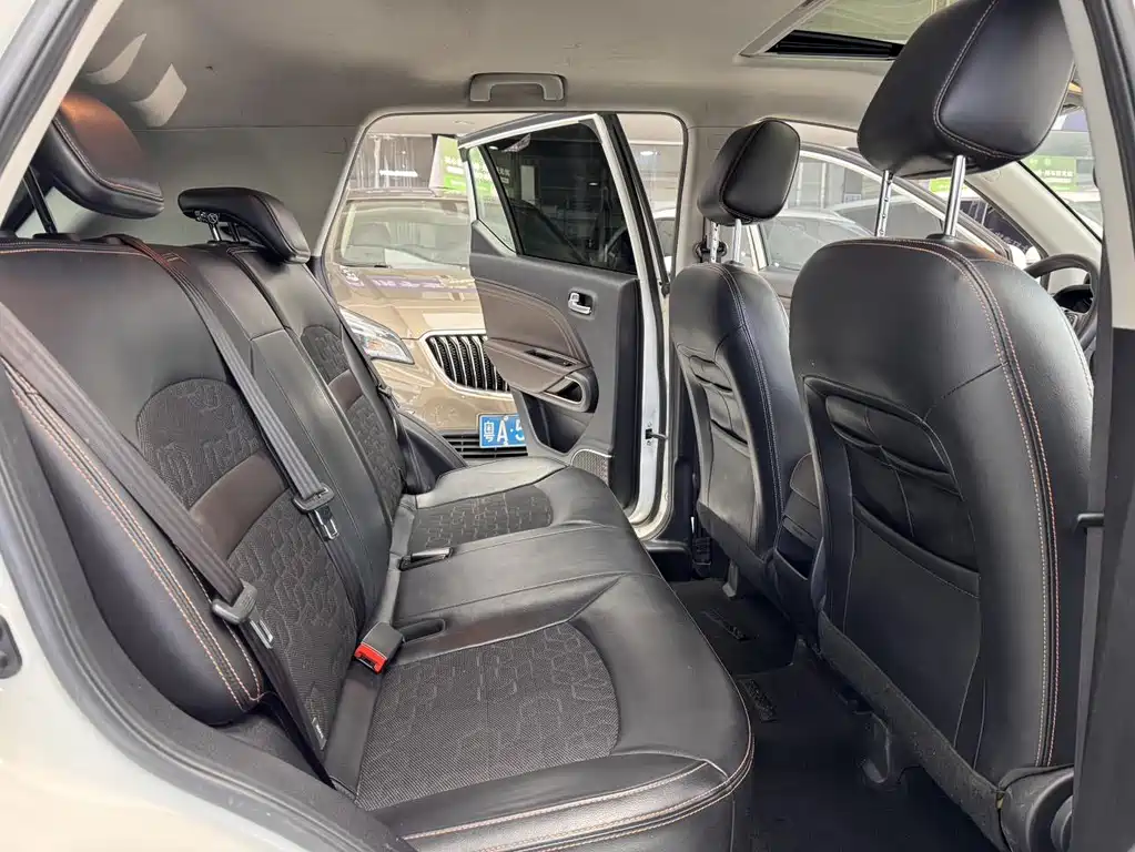 GAC Motor Trumpchi GS3 2018 — фото 18