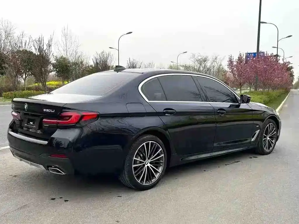 BMW 5 Series 2023 — фото 2