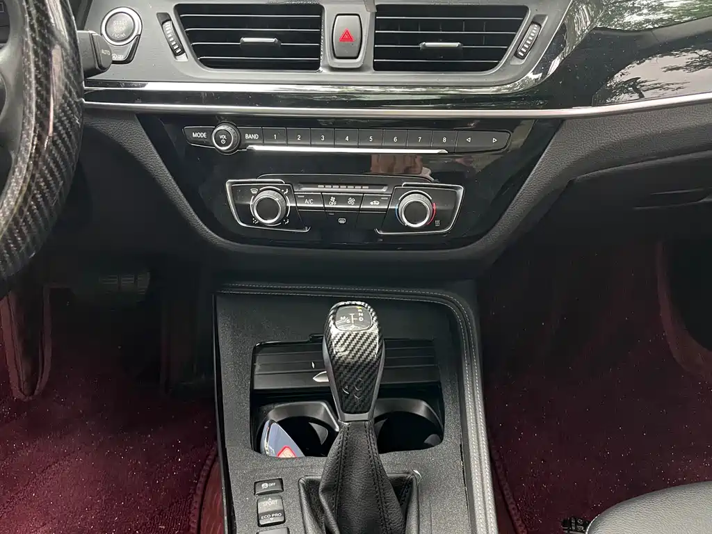 BMW 1 Series 2019 — фото 9