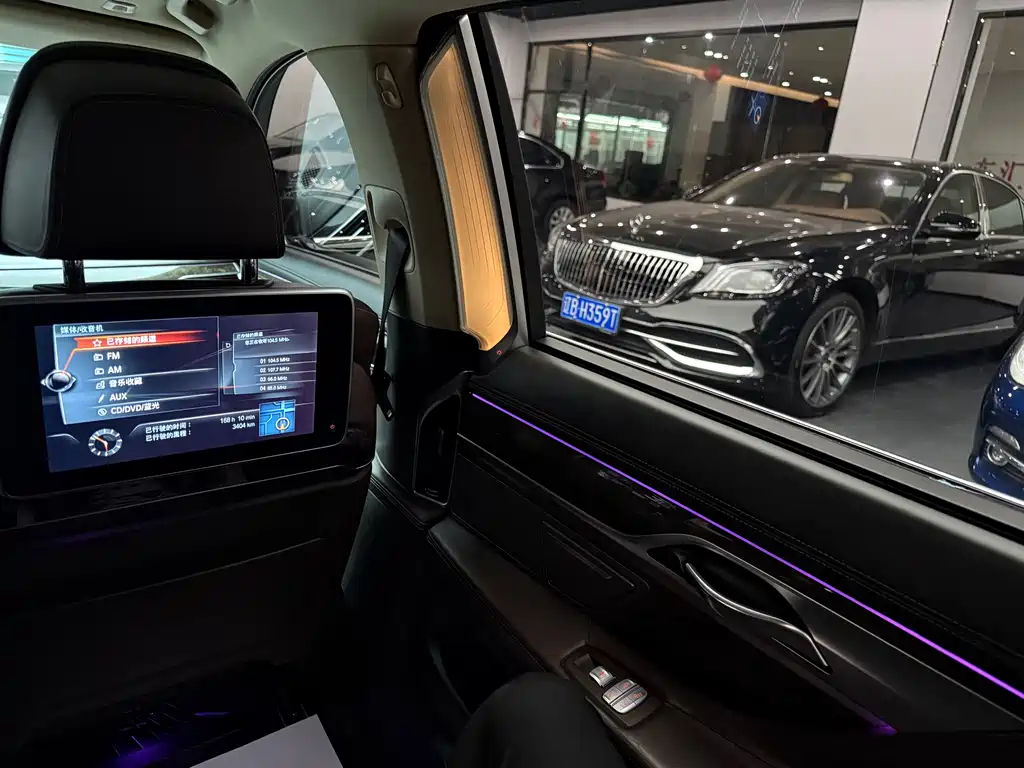 BMW 7 Series 2016 — фото 16
