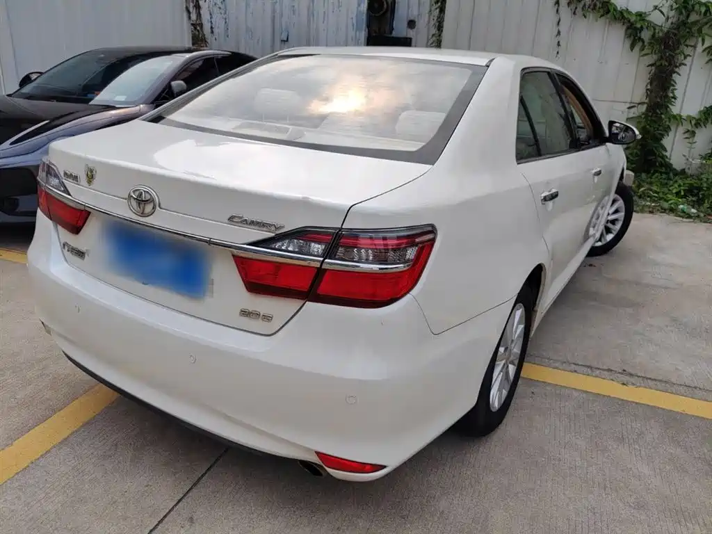 Toyota Camry 2015 — фото 5