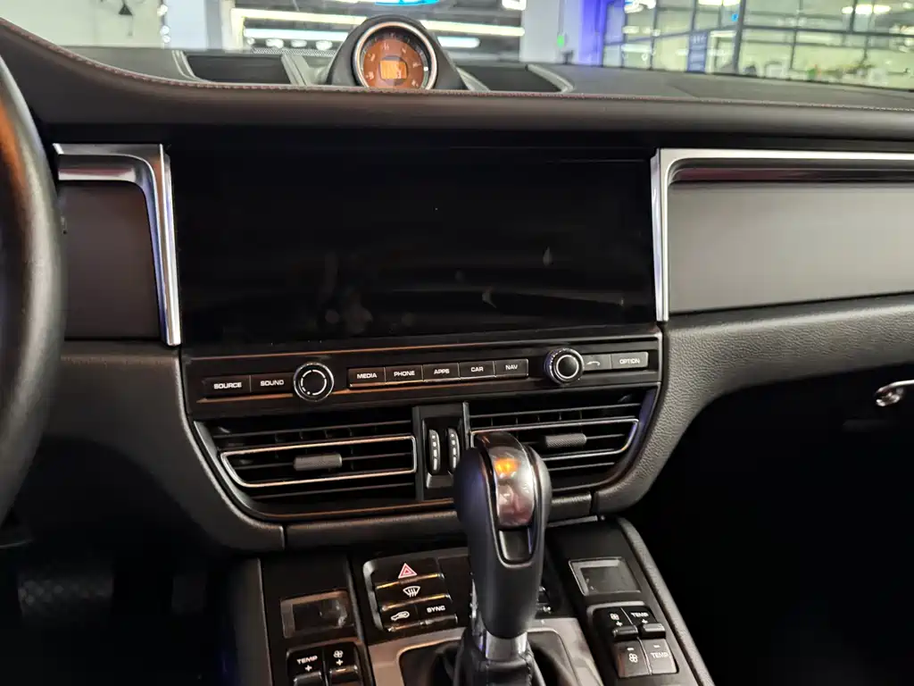 Porsche Macan 2019 — фото 13