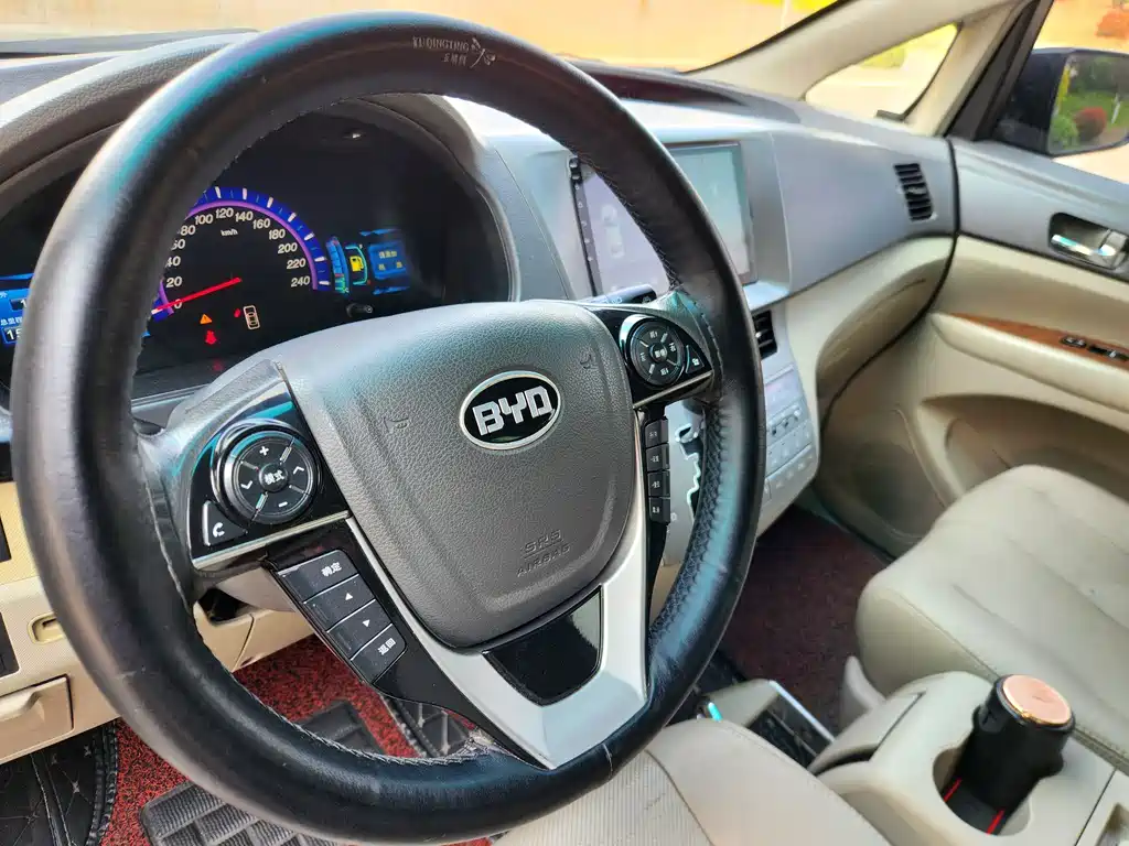 BYD M6 2013 — фото 19