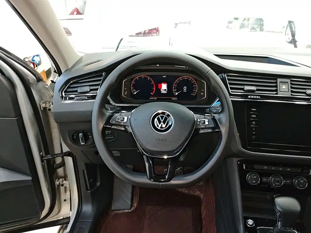 Volkswagen Tiguan L 2021 — фото 11