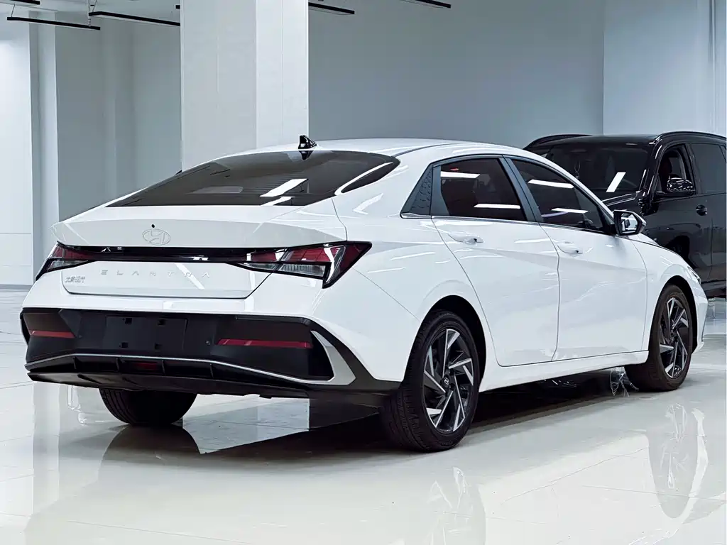 Hyundai Elantra 2024