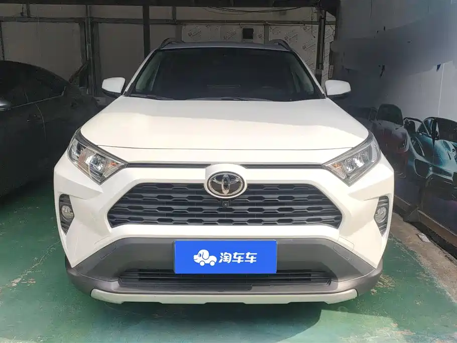 Toyota RAV4 2021 — фото 2