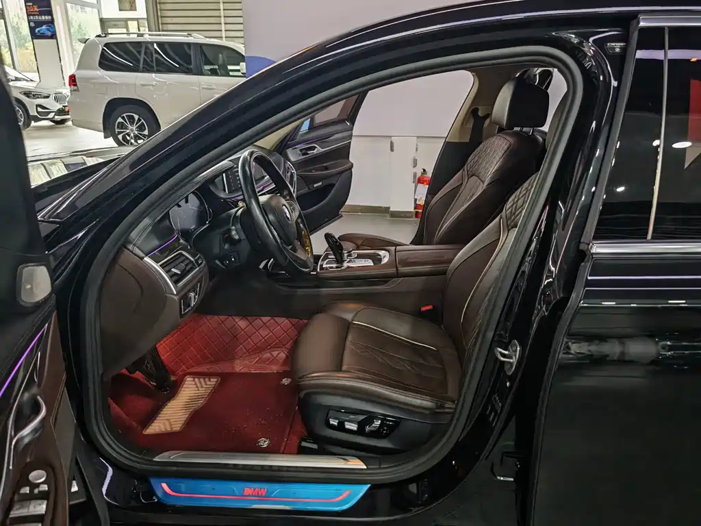 BMW 7 Series 2017 — фото 18