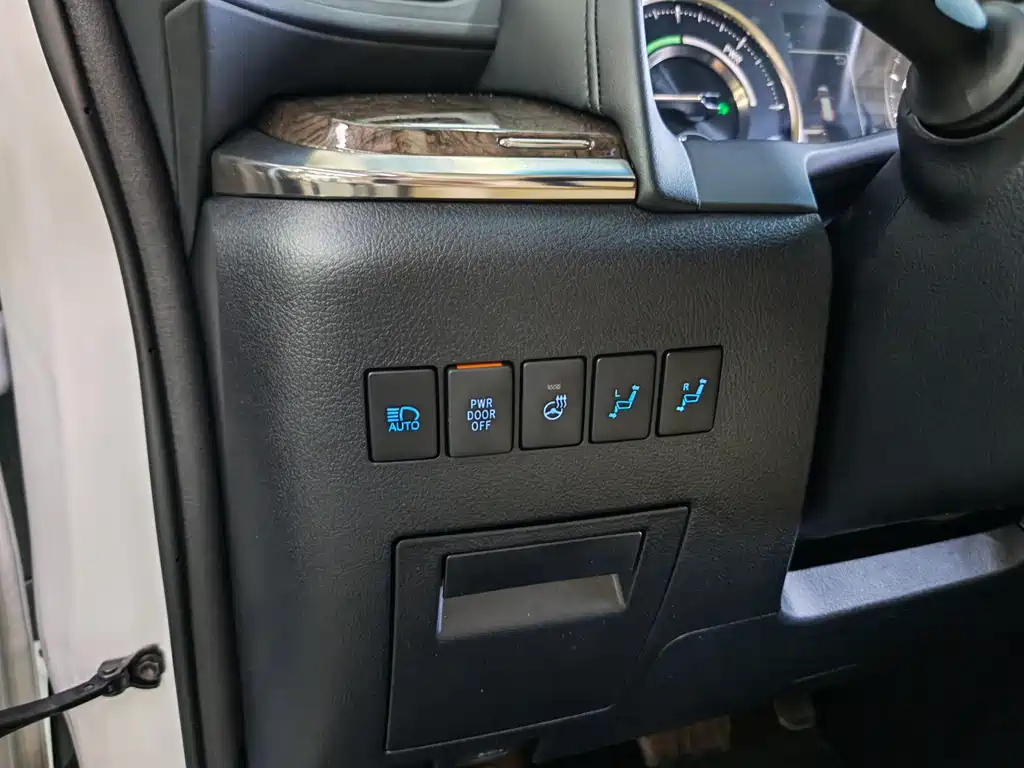Toyota Vellfire 2021 — фото 26