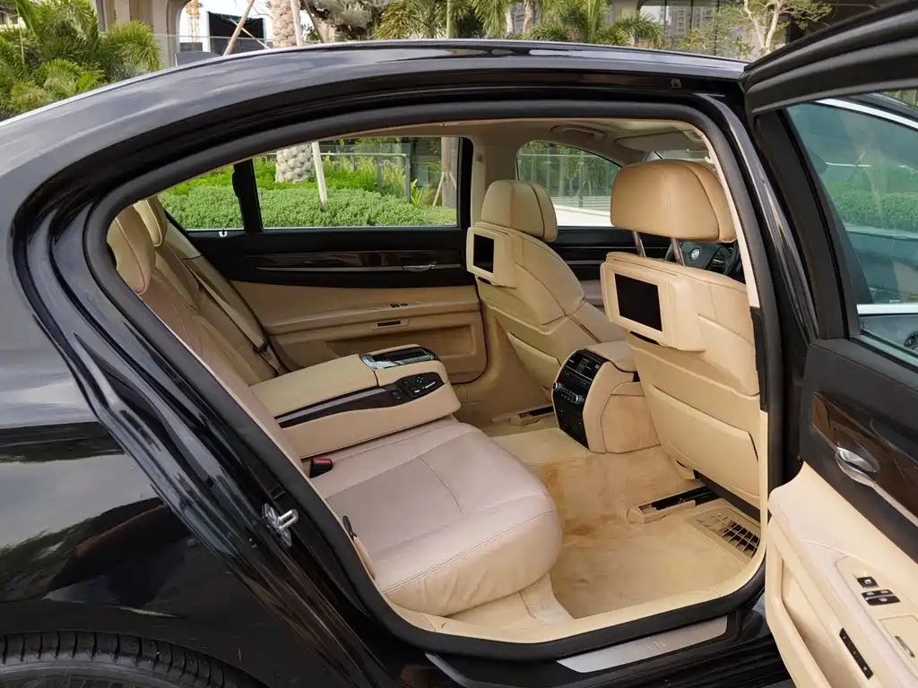 BMW 7 Series 2009 — фото 15