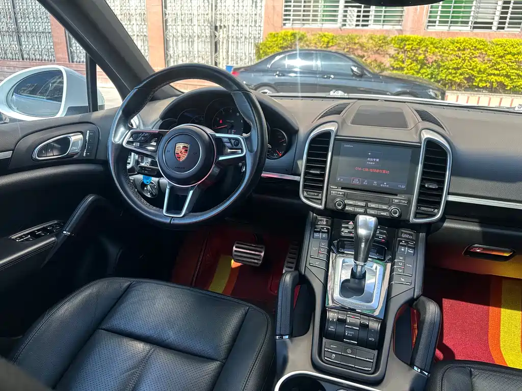 Porsche Cayenne 2017 — фото 19