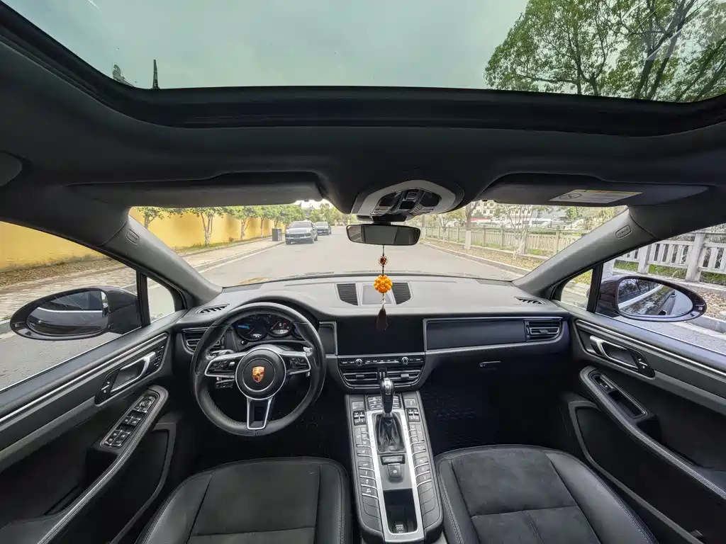 Porsche Macan 2019 — фото 10