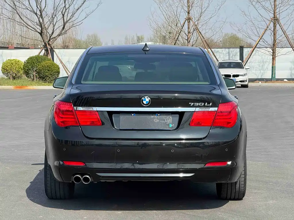 BMW 7 Series 2011 — фото 15
