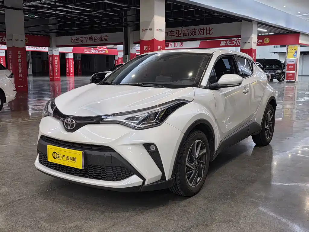 Toyota C-HR 2022 — фото 1