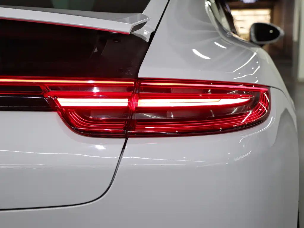 Porsche Panamera Hybrid 2018 — фото 33